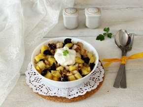 САЛАТ С АНАНАСАМИ, ЧЕРНОСЛИВОМ И КУРИЦЕЙ.Предлагаю вам рецепт оригинального салата, который, ...