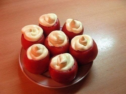 Помидоры, фаршированные курицей .Ингредиенты: - помидоры - куриная грудинка - майонез - специи - ... - 5
