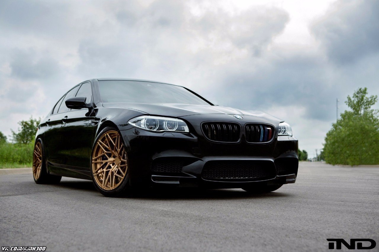 BMW M5 (F10) on Velos D7 Wheels