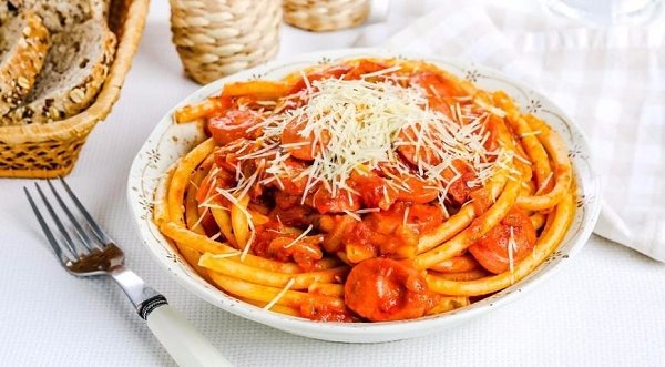 ТОП–5 идей для вкусного ужина. 1. Венгерский гуляш–левеш Ингредиенты: Говяжья мякоть — 500 г Красный ... - 3