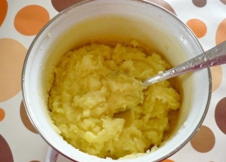 Картофельные зразы с фаршем .Ингредиенты -Картофель - 7 шт. -Фарш мясной - 500 гр. -Лук - 1 ... - 2