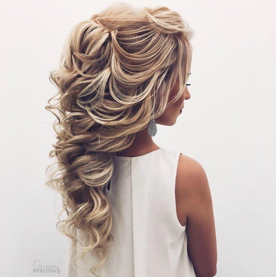 Прическа подружки невесты. Прическа на свадьбу для подружки. Прическа на свадьбу подружке невесты. Красивые причёски на длинные волосы на свадьбу