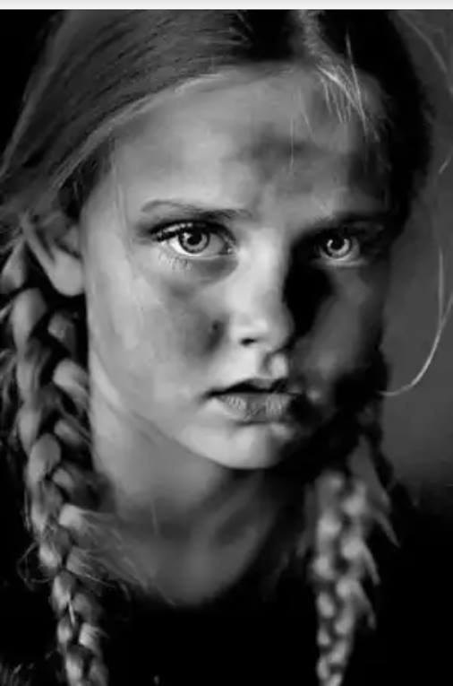 Заболела Мама. Завещанье нашла дочка.У неё в шкафу. И прочла:"Дай, дочка, обещанье, сделать ...