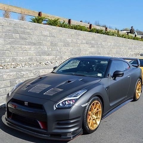 Nissan GTR