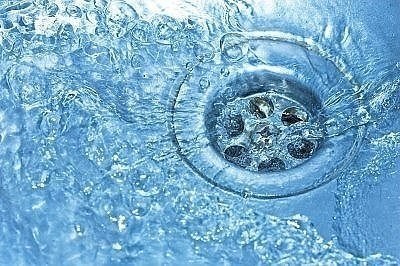 Cредство для чистки засоренного слива.В наши дни в магазинах можно купить средство для чистки ...