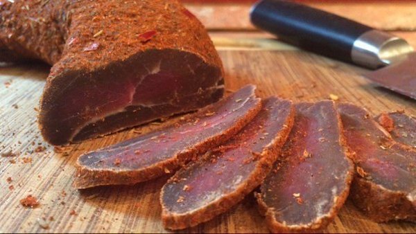 Пряное вяленое мясо. Ингредиенты: • говяжья вырезка(в моём случае телятина) – 800 г • морская соль ...