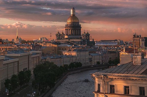 Почему Питер, если город — Санкт-Петербург? Изначально Санкт-Петербург писали как «Санкт-Питер-Бурх» ...