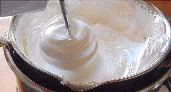 САМЫЙ ВКУСНЫЙ КРЕМ ДЛЯ ТОРТОВ.ИНГРЕДИЕНТЫ: Белок яичный (если мелкие, то 5шт.) — 4 шт Сахар — 1 ... - 2