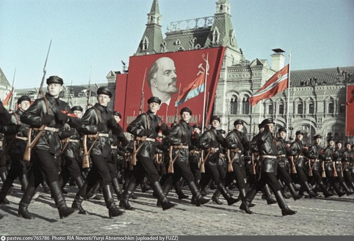 Парад советских войск на красной площади в москве 1945. Парад на красной площади 7 ноября 1990 года. Первый парад победы 1965. Парад советских. Парад победы 1967 года на красной площади.