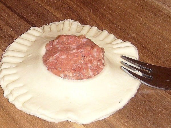ÑÛÒÍÛÅ ÃÓÑÀÐÈÊÈ.Èíãðåäèåíòû:- ãîòîâîå ñëîåíîå òåñòî- ôàðø- ñûð- ãðèáû- ëóê- ìîðêîâü- ÿéöî- ñîëü- ... - 3