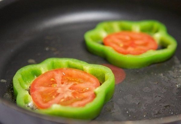 ГЛАЗУНЬЯ В КОЛЬЦАХ ИЗ БОЛГАРСКОГО ПЕРЦА.Очаровательные и очень вкусные колечки. А внутри еще ... - 3