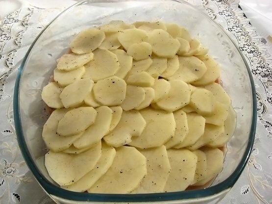 КАРТОШКА ПО-ЦАРСКИ! БЕЗУМНО ВКУСНО! Ингредиенты: филе курицы - 500 г картофель - 2-3 шт майонез сыр ... - 5