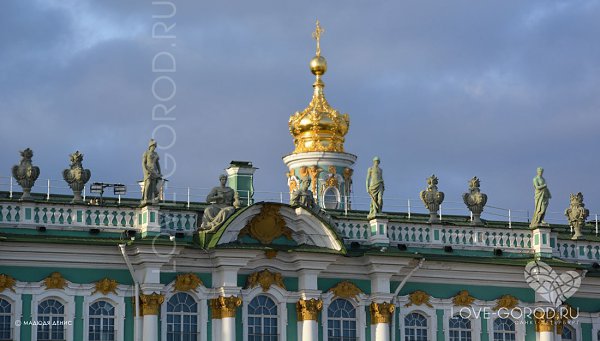 Петербург / фото.Главка венчающая купол Придворного собора Спаса Нерукотворного в Зимнем дворце (вид ...