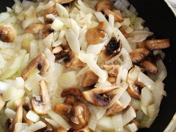 Мясо в горшочке с картофелем и сыром.Мясо в горшочке — простое в приготовлении блюдо. Ваши родные и ... - 6