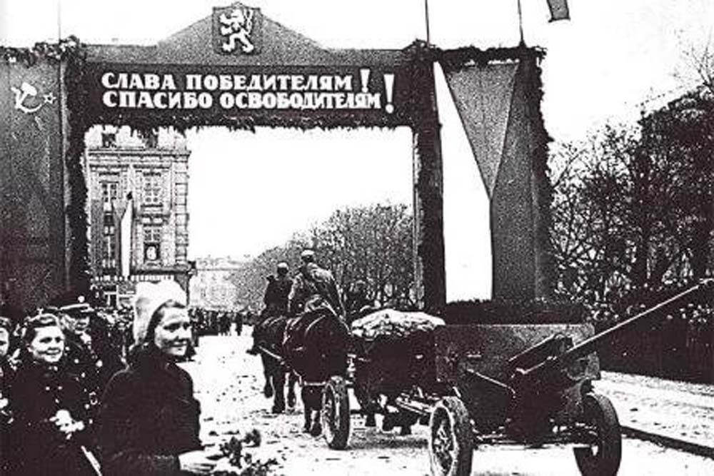 73 года назад, 4 апреля 1945 года, 2-го Украинского фронта под командованием маршала Малиновского в ...