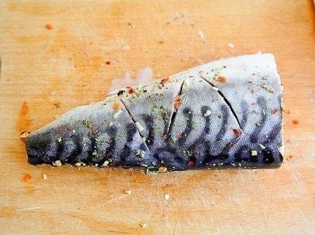 СКУМБРИЯ ЗАПЕЧЁННАЯ С КАРТОФЕЛЕМ .ИНГРЕДИЕНТЫ: скумбрия чищенная – 1 шт. картофель – 4-5 шт. ... - 4