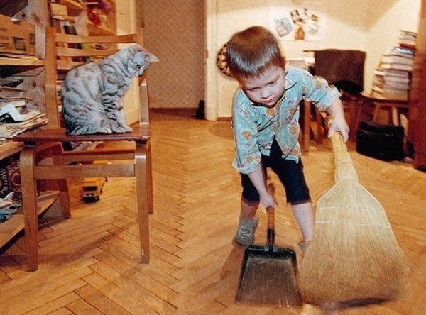 В доме все чисто в два раза быстрей!!! Мама отвесила всем звездюлей!