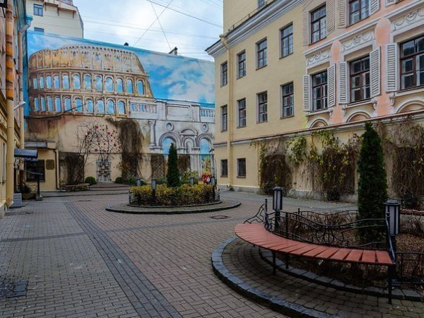Уголок Италии в Петербурге. В самом сердце Петербурга во дворе на Итальянской улице обитатели Питера ...