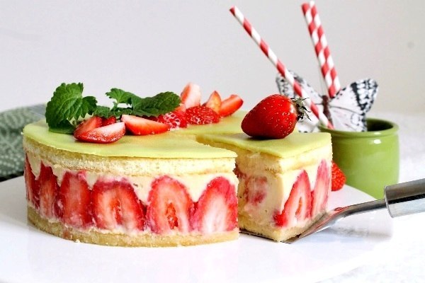 Рецепт торта Фрезье с клубникой.Французский торт Фрезье (Клубничный) – это рецепт, который всегда ... - 5