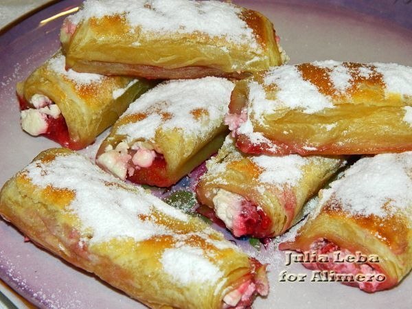 Слоёные трубочки с малиной.Мои домашние уже привыкли к тому, что у нас в доме постоянно есть ... - 9