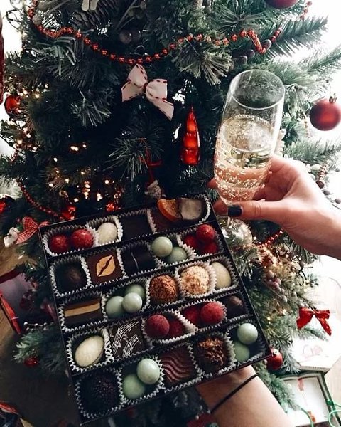 С Наступающим Новым годом и с Новым счастьем, с новым благом и с новой мечтой, с новым успехом и с ...