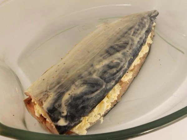 ЗАПЕЧЕННАЯ СКУМБРИЯ С СЫРОМ .Для приготовления запеченной скумбрии с сыром понадобится: - скумбрия ... - 4