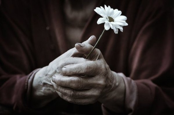 То как ты поступаешь по отношению к другим людям, вернется к тебе рано или поздно. Это закон ...