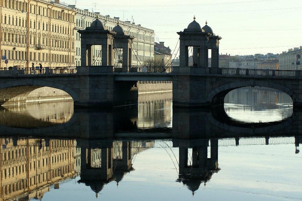 Мост Ломоносова. Мост Ломоносова (Чернышев и Екатерининский) перекинут через реку Фонтанку от ...