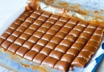 Медовые ириски.Если вы по тем или иным причинам не можете использовать мед - замените его ...