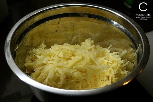 Драники с сыром.Ингредиенты:- 7-10 средних картофелин- 1-2 средних луковицы- 1-2 яйца- 50-100гр. ... - 3