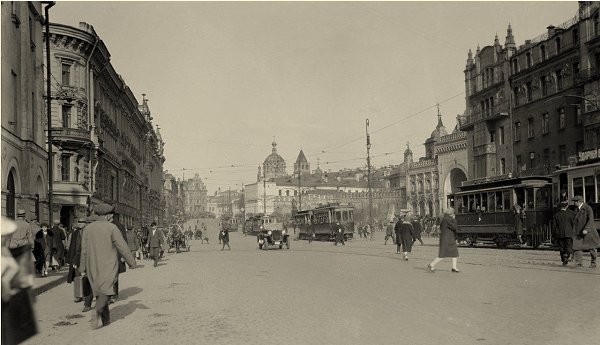 Театральная площадь в сторону Лубянки. В центре церковь на выходе Николькской на Лубянскую площадь. ...