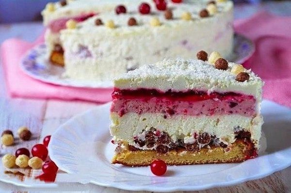 Клюквенно-кокосовый торт. Ингредиенты: для бисквита: - яйца куриные — 2 шт. - желток — 1 шт. - белок ...