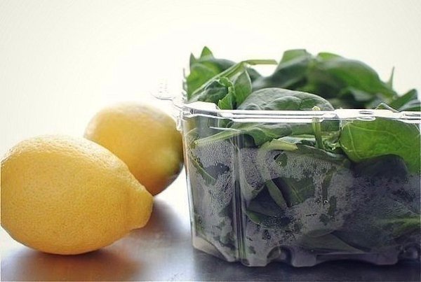 Паста с креветками, помидорами, лимоном и шпинатом.Ингредиенты:- 225 г больших креветок, ... - 4