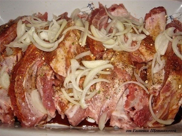 Очень вкусные ребрышки! Ингредиенты: свиные ребрышки соевый соус соль, перец, любимые специи лук ... - 2