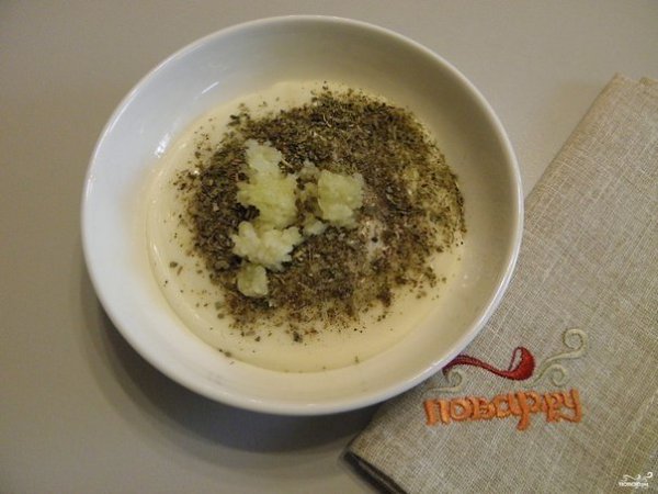 Картошка с курицей в духовке под соусом.Ингредиенты:Курица — 0,5 ШтукиКартофель — 600 ГраммЛук — 1 ... - 5