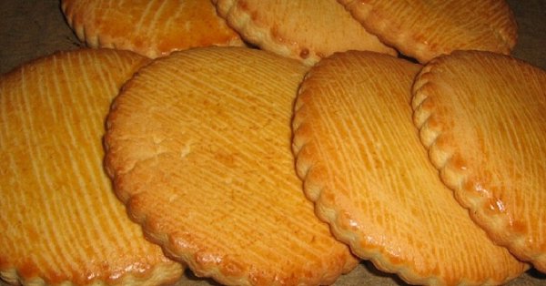 5 любимых рецептов детства, побалуйте детей, им понравится.1. Молочный коржикИнгредиенты:Яйца — 2 ...