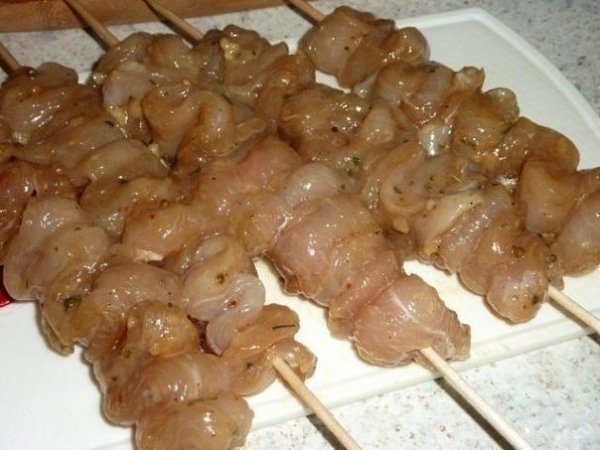 Шашлык из курицы в духовке.Ингредиенты:Филе курицы — 2 ШтукиРастительное масло — 2 Ст. ложкиЧеснок — ... - 3