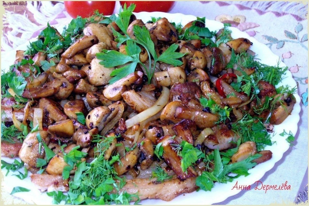 СВИНИНА С ЛУКОМ И ГРИБАМИ.нежирная свинина (подчеровок) — 600 гр.,грибы (вкуснее с лесными) — 300 ...