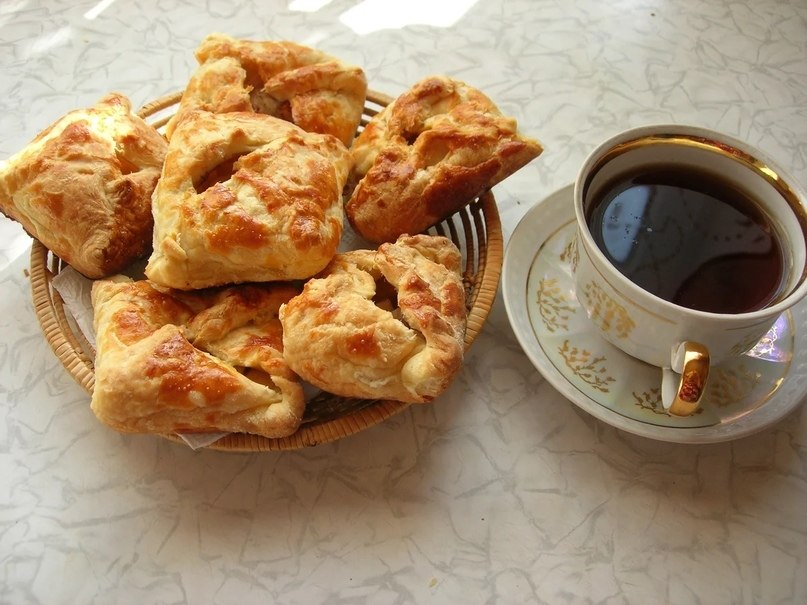 Пирожки с сырно-куриной начинкой.на 100грамм - 158.69 ккалБ/Ж/У - 9.34/6.08/17.71Ингредиенты:Для ...