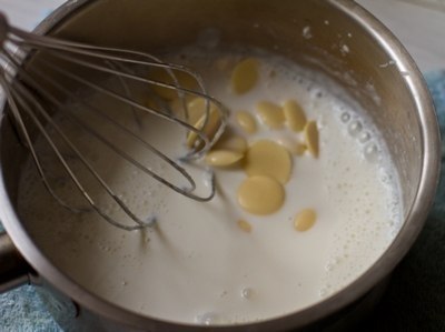 ГОРЯЧИЙ БЕЛЫЙ ШОКОЛАД С КЛУБНИКОЙ.При желании вы можете приготовить этот напиток с молочным ... - 4