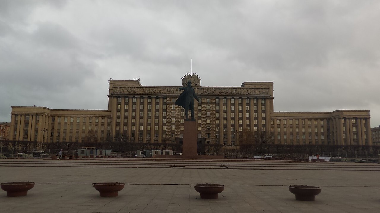 Памятник В. И. Ленину на Московской площади на фоне дом ... | Фото-Питер |  Фотострана | Пост №1809924720