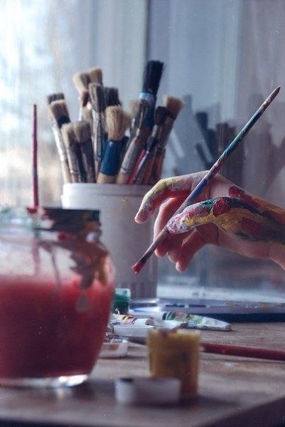 Не запрещай себе творить, пусть иногда выходит криво, твои нелепые мотивы никто не сможет повторить. ...