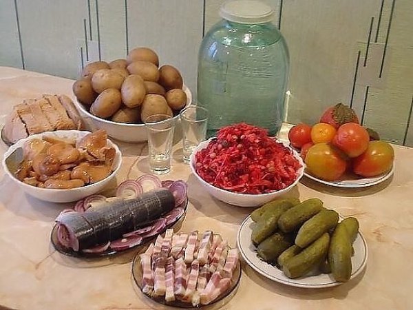 ВОТ ТАК НАВЕРНОЕ И ВСТРЕЧУ НОВЫЙ ГОД... НЕ БУДУ ПО МАГАЗИНАМ ШНЫРЯТЬ... ДЕНЬГИ ТРАТИТЬ НА ГМО... ...