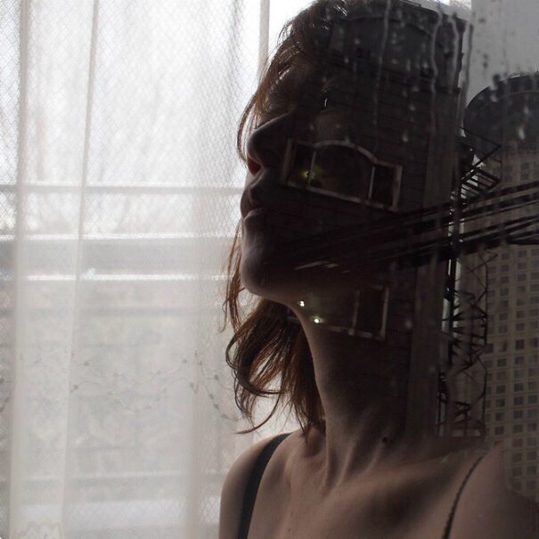 Я – та самая женщина, которая трахает мозг. Я понимаю это, и замираю с куском недосказанных слов во ...