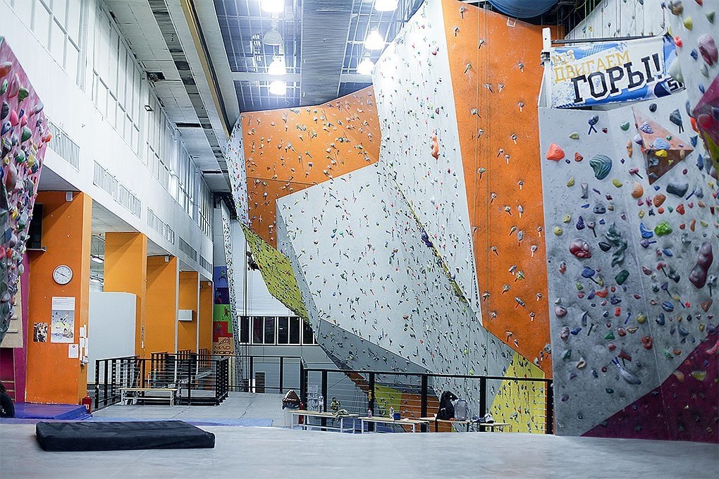 Climb lab москва. BIGWALL скалодром. Скалодром ВДНХ BIGWALL. Скалодром на Савеловской big Wall. Скалолазный центр в Москве.