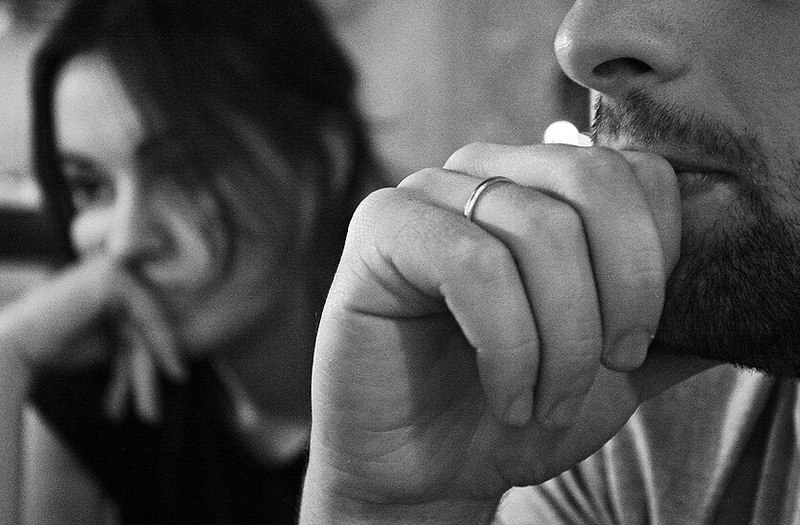 Не предавайте, отрекаясь….Ведь кто-то может быть любил…Потом рыдая, воя, каясь,Страдать, что душу ...