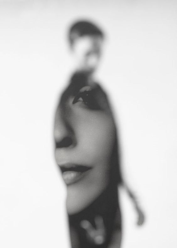 ПОЭЗА СТРАННОСТЕЙ ЖИЗНИ.Встречаются, чтоб разлучаться...Влюбляются, чтобы разлюбить...Мне хочется ...