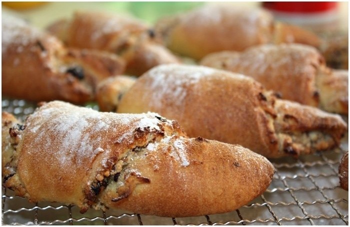 Быстрые творожные круассаны с яблочно-ореховой начинкой.Хочу предложить вам несложный рецепт быстрых ... - 4