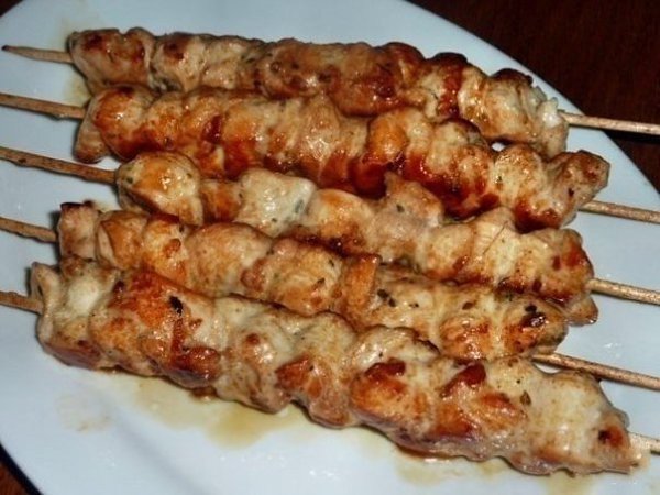 Шашлык из курицы в духовке.Ингредиенты:Филе курицы — 2 ШтукиРастительное масло — 2 Ст. ложкиЧеснок — ...