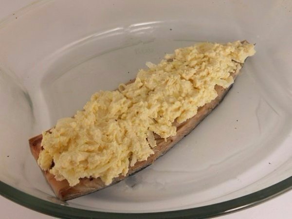 ЗАПЕЧЕННАЯ СКУМБРИЯ С СЫРОМ .Для приготовления запеченной скумбрии с сыром понадобится: - скумбрия ... - 3